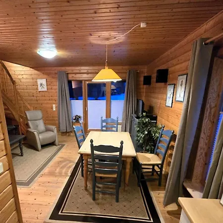 Holzblock-ferienhaus Im Naturerlebnisdorf Blauvogel Feriehus