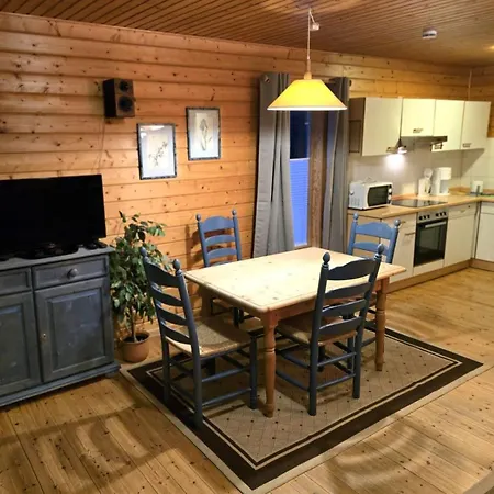 Holzblock-ferienhaus Im Naturerlebnisdorf Blauvogel Feriehus